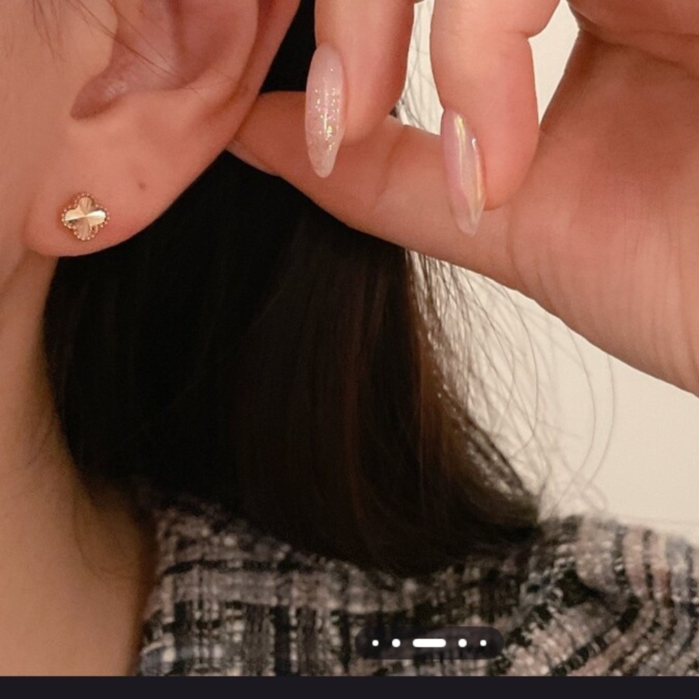14k Solid Gold Minimalist Clover Piercing Stud - Gold